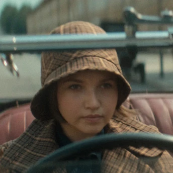 Чому "Сім циферблатів Аґати Крісті" — ідеальний серіал для січня