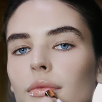 Як повторити б’юті-образи з нью-йоркського показу Chanel