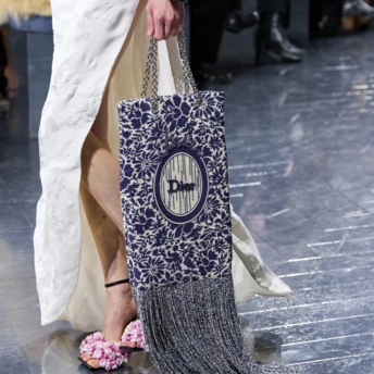 Dior повертають у моду фантазійні сумки