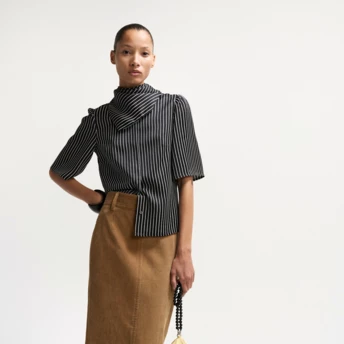 Чому всі знову носять спідницю-колону з 1990-х — і яке взуття до неї обрати