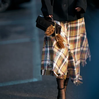 Streetstyle: чому картата спідниця — єдина і завжди актуальна