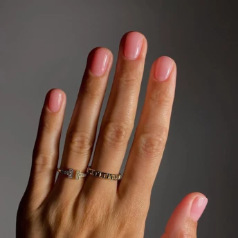 5 надзвичайно елегантних манікюрів, які цього року будуть всюди