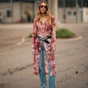 Сукня-сорочка + джинси-сигарети —  трендове поєднання 2026 року