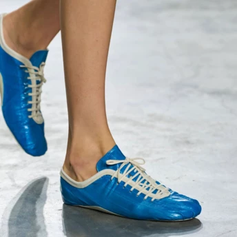 Кросівки, які зададуть тон 2026 року: 6 трендів з подіумів