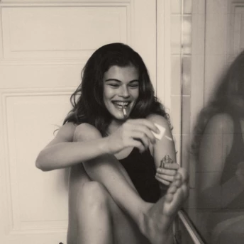 Культови парфуми 90-х, які ви знову носитимете у 2026 році