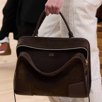 Саквояж – найпрактичіша сумка 2026 року: як doctor bag знову стала модною