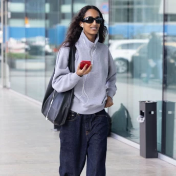 Вузькі мішкуваті джинси — цей гібридний силует є головним у 2026 році