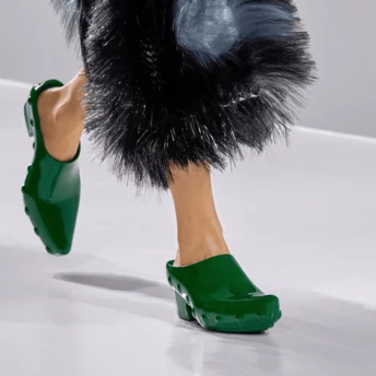 В’єтнамки, балеткроси і рожеві підбори: 10 трендів взуття, які захоплять 2026 рік