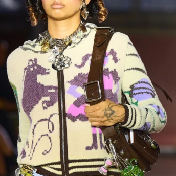 7 трендових в’язаних речей, які стануть у пригоді в мінливу весняну погоду