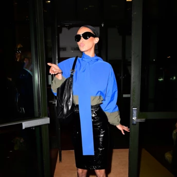 ​​​​​​​5 речей, які носитимуть парижанки навесні 2026 — від шкіряного бомбера до джинсів baggy