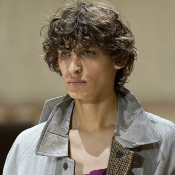 Зістарений та запліснявілий одяг — недосконалість як нова форма розкоші