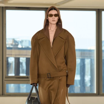 Не чорне: ось яке пальто стане наймоднішим у 2026 році