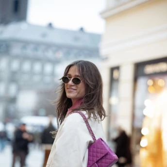 Фіолетова сумка: несподіваний модний тренд, який не можна пропустити