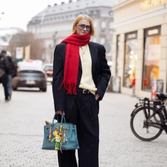 Мішкуваті штани + жакет: найпростіша модна формула на весну 2026