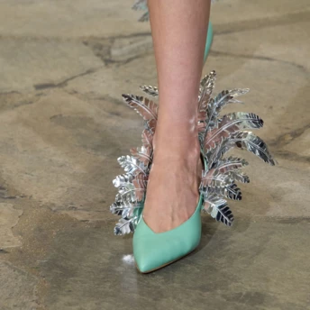 Наймодніше взуття року вже не чорне – і це офіційно: 5 найкращих кольорів