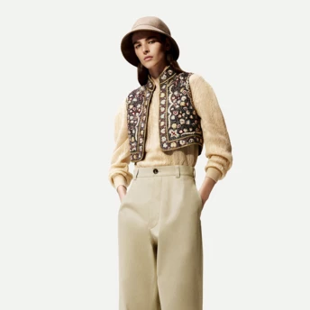 Цього літа всі носять «бабусині» сандалі – і це головний тренд 2026 року