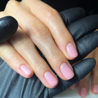 Babydoll Nails — найніжніший манікюр весни 2026, який витісняє нюд