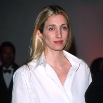 Як повторити легендарний бьюті-образ Керолін Бессетт-Кеннеді у 2026 році