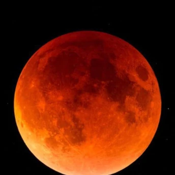 Кривава повня 3 березня 2026 року — ці 4 знаки зодіаку відчують вплив найсильніше