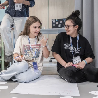 Як проєкт SheLeads заохочує українських дівчат вивчати точні науки та технології 