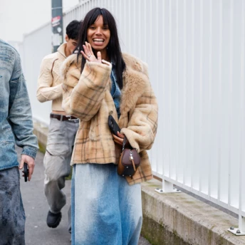 Джинсові спідниці керують 2026 роком: від мікроміні до максі – наймодніші моделі цього теплого сезону