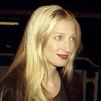 Що Керолін Бессетт-Кеннеді хотіла зробити з волоссям за день до весілля