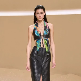 Шовкова хустка в 2026 році: як перетворити аксесуар на головний елемент образу