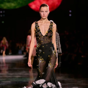 Ці 5 суконь максі визначають головні силуети літа 2026