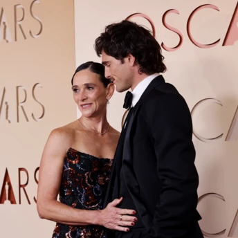 Чому найгарячіші чоловіки виходять в світ з мамами