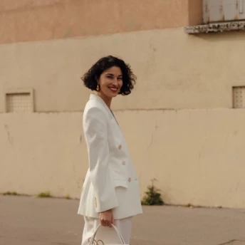 Білі штани — улюблена річ парижанок цієї весни