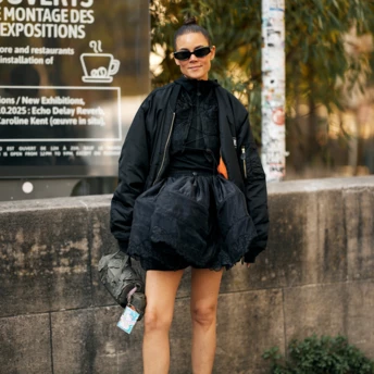 Туфлі + сірі шкарпетки: чому модниці обожнюють це поєднання весною 2026