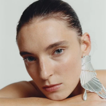 Забудьте про квіткові аромати. Ось парфуми, що визначають весняні тренди 2026