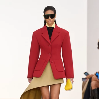 Асиметричні спідниці 2026: чому вони стають головним трендом цієї весни