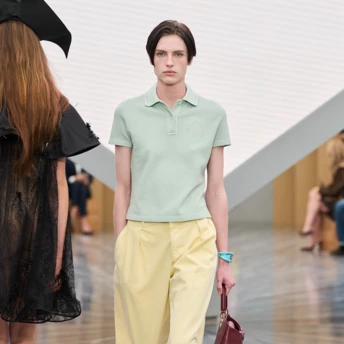 Тренди весна-літо 2026: 3 кольори штанів, без яких не обійтись