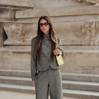 Сірий жакет — ідеальна альтернатива класичному чорному блейзеру