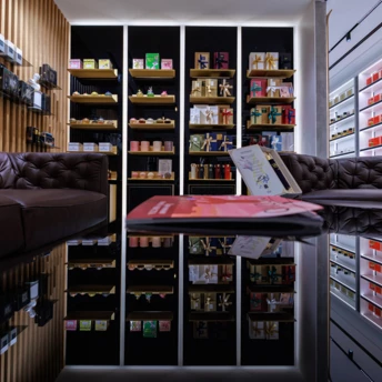 Де оновити парфумерний гардероб: простір Jan навпроти київської Опери