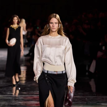 Ця спідниця з ґудзиками – головний тренд весни 2026: ось чому її обирають модниці