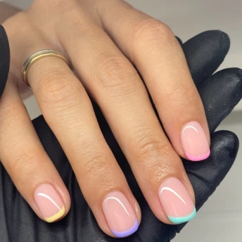 Як створити кольоровий мікрофренч: покрокова інструкція для ідеального манікюру