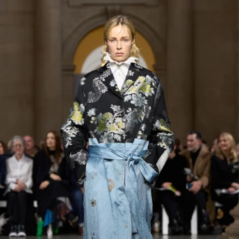 Мода знову втекла в минуле — і це найромантичніший тренд весни 2026