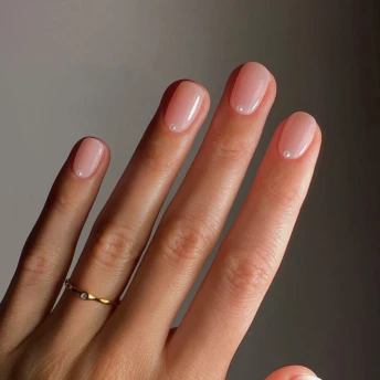 13 найстильніших весняних дизайнів для коротких нігтів