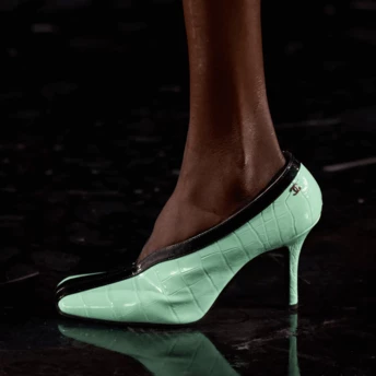 Це взуття з 2000-х знову всюди – і це головний тренд 2026 року