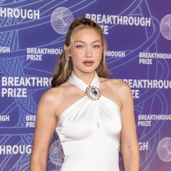 “Лук Купідона” повертається: Джіджі Гадід робить чіткий контур губ головним трендом 2026