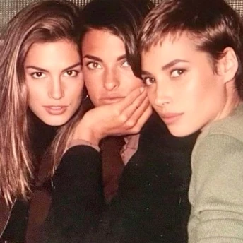 Естетика супермоделей з 1990-х повертається — як створити головний образ сезону