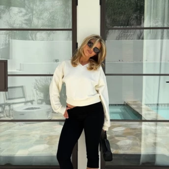 Streetstyle: тренд на це взуття формують модниці просто зараз