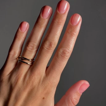 6 найкрасивіших відтінків рожевого для весняного мінімалістичного манікюру