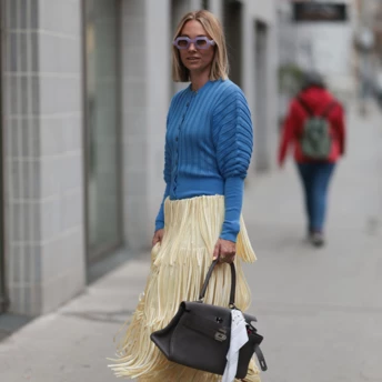 Цей колір повернувся – і ось 4 способи носити його вже зараз