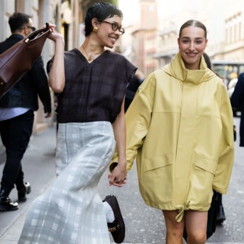 Червоні лофери в стилі 1990-х — небанальне взуття, на яке варто звернути увагу