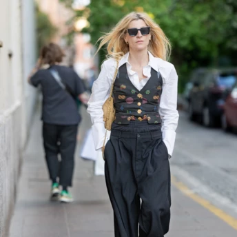 Жилет на ґудзиках повертається: наймодніші класичні моделі на весну-літо 2026