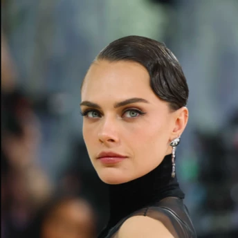 Найефектніші зачіски Met Gala 2026 — від золотих спіралей до "мокрого" піксі