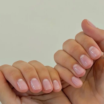 Японський манікюр замість гель-лаку — головний nail-тренд літа 2026